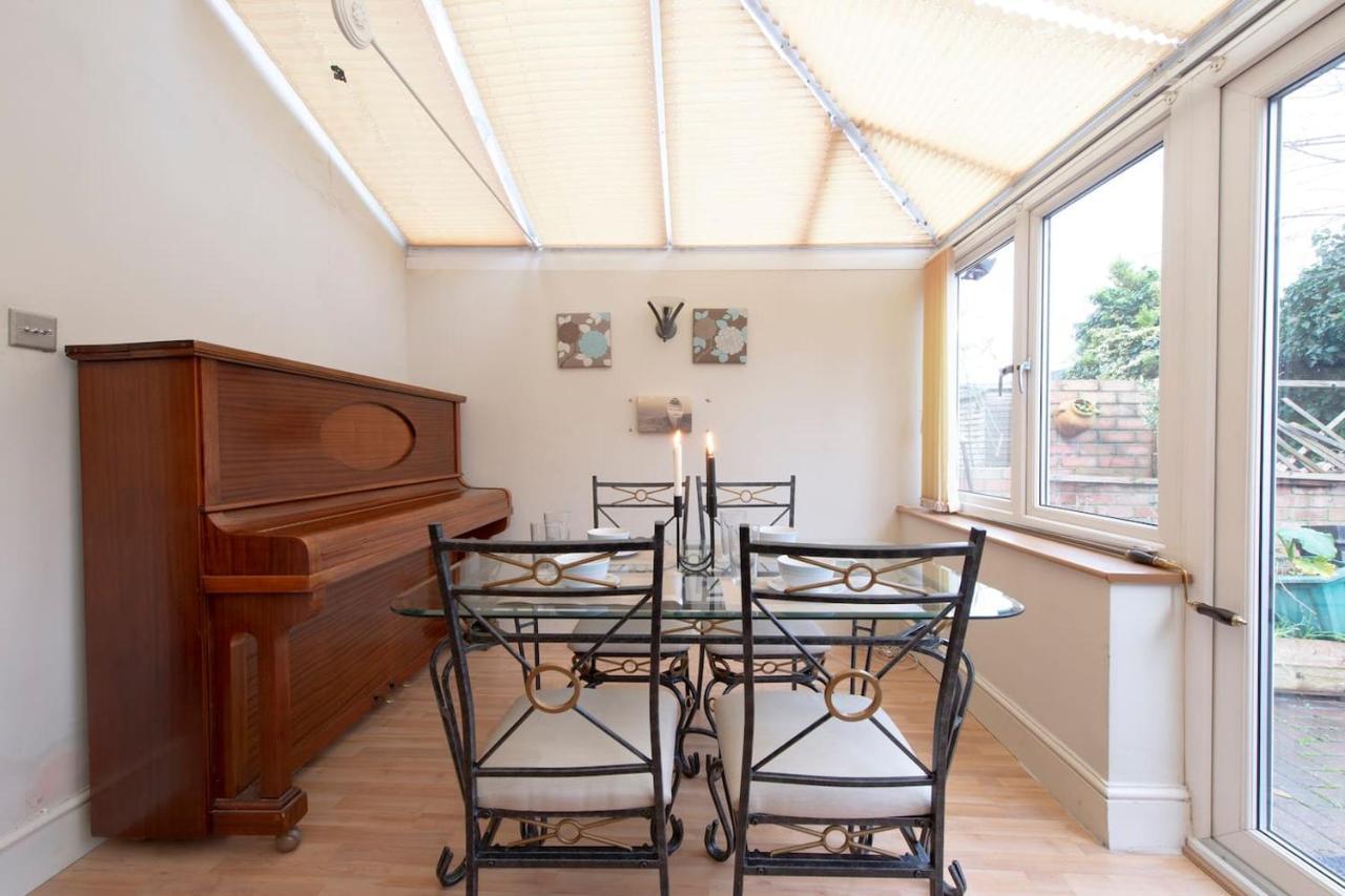 Oasis 77 Appartement Londen Buitenkant foto