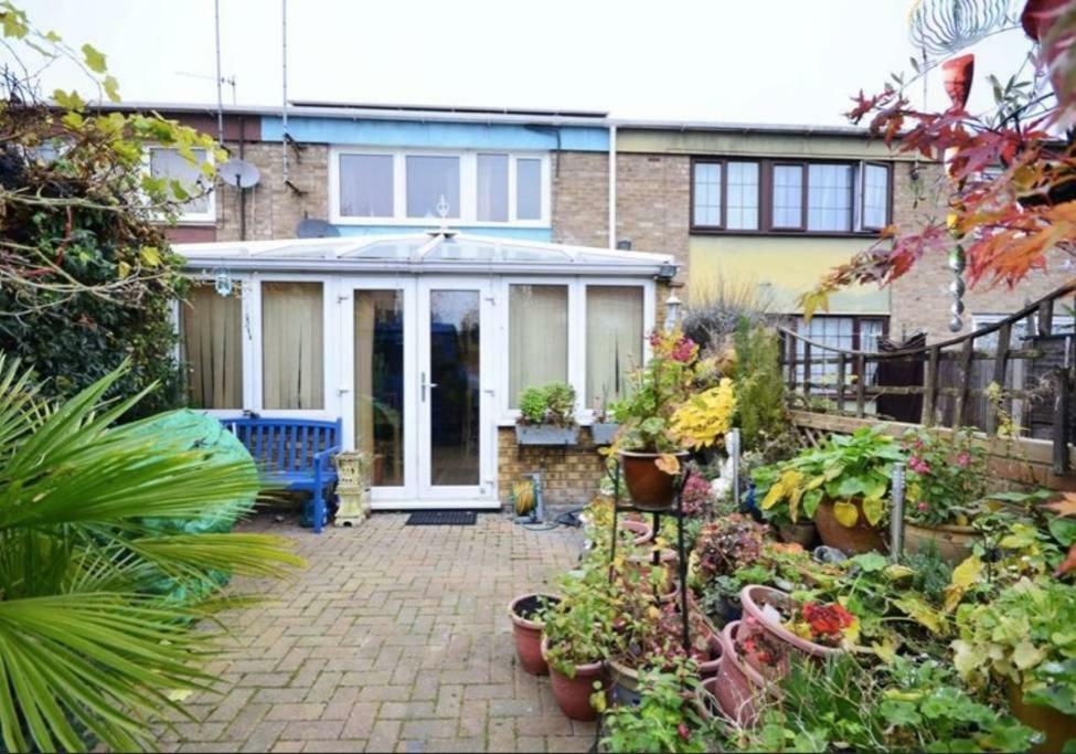 Oasis 77 Appartement Londen Buitenkant foto